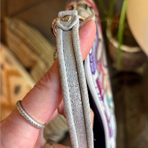 Authentic COACH 1941 POPPY shimmery Leather/thick Cotton zip closure wristlet - Picture 6 of 14